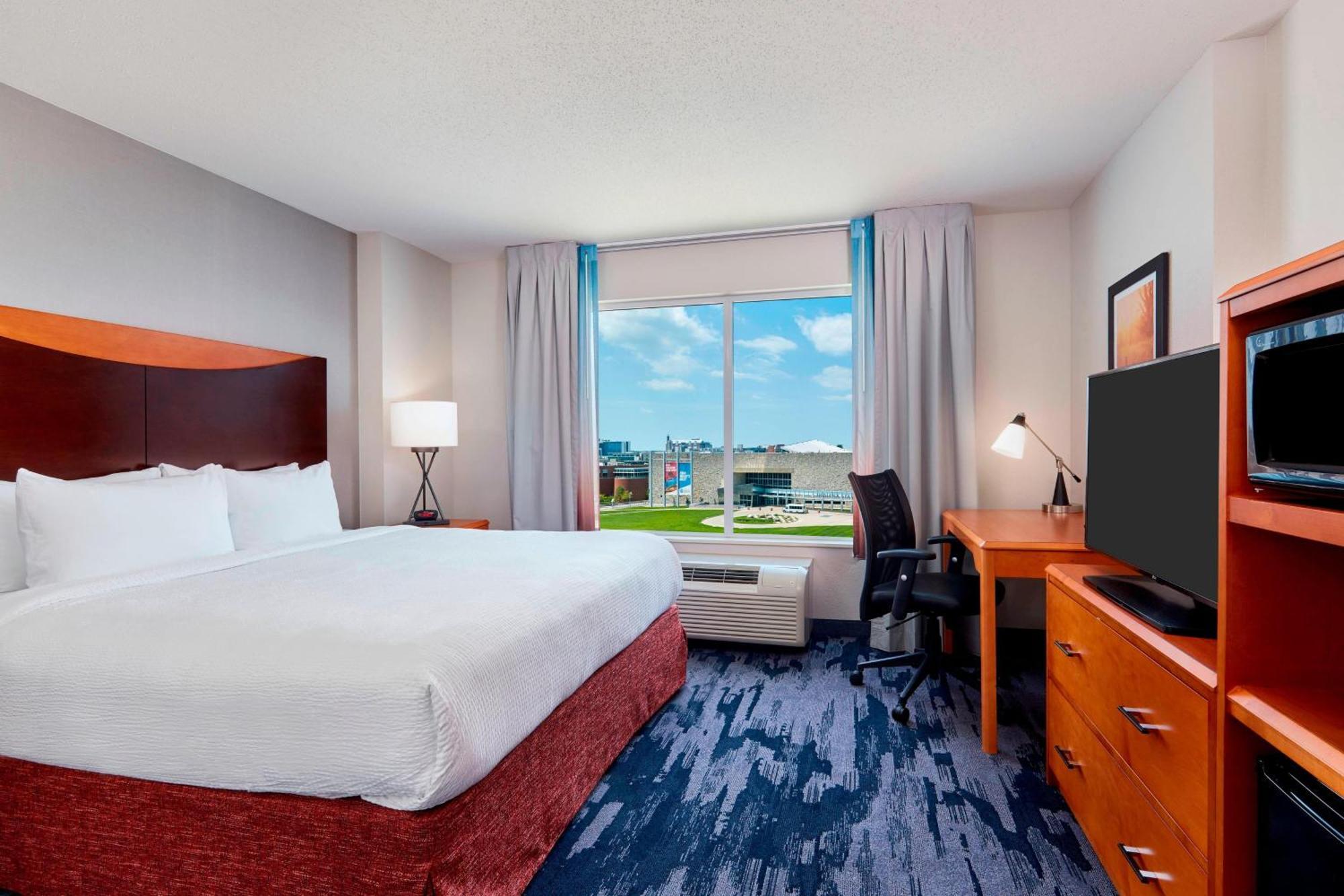 Skyline View Guest room 1 King Skyline view Top floor,1552428202:JPEG